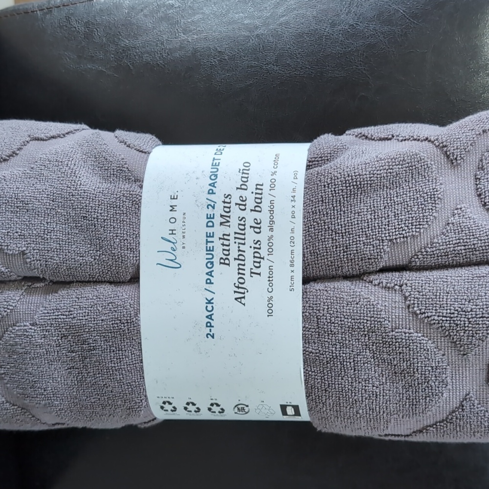 100% cotton bath mats. Two pack